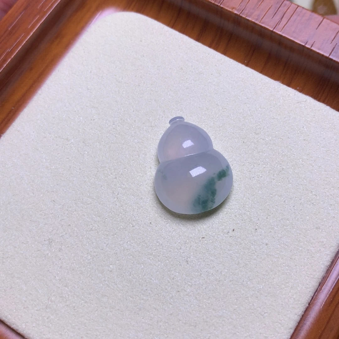 翡翠未镶嵌颈饰冰飘花葫芦