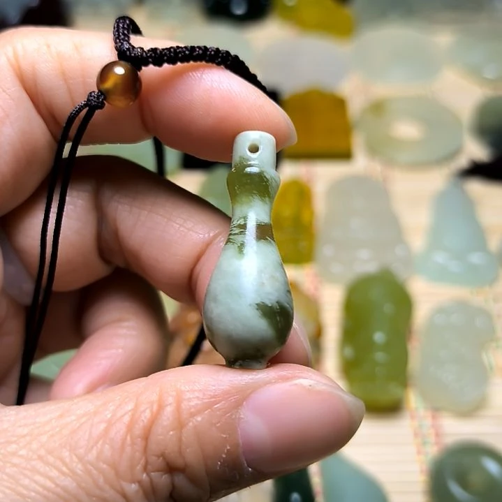 岫玉未镶嵌吊坠(不含链)?****࿔