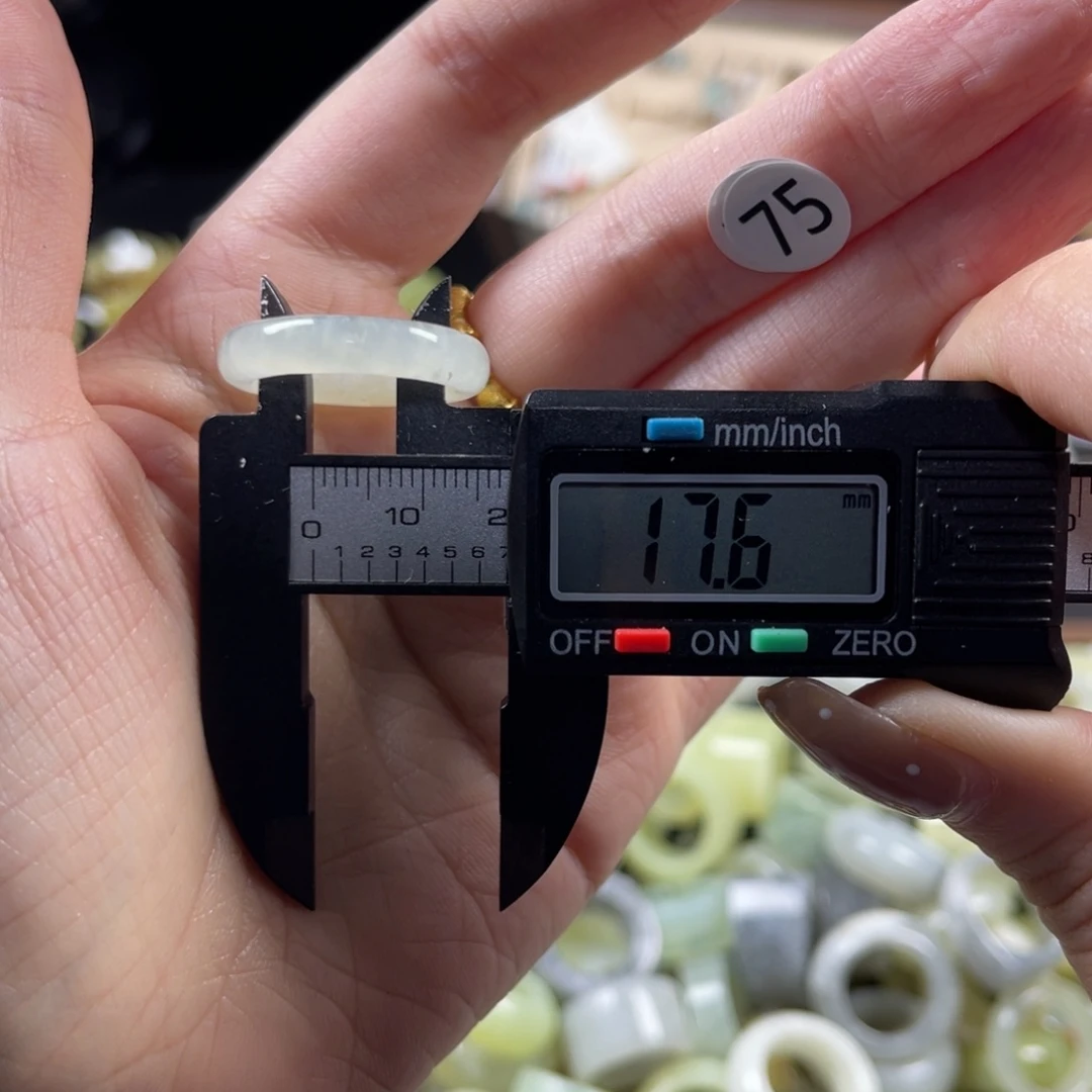 蛇纹石玉未镶嵌戒指