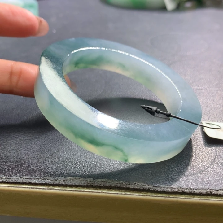 未镶嵌翡翠手镯定制翡翠