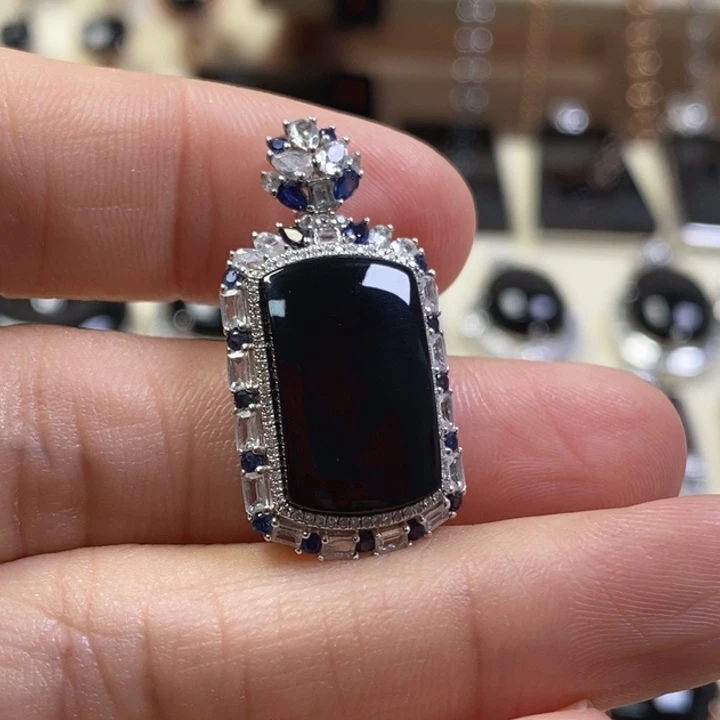 翡翠颈饰18K金镶嵌缅甸天然翡翠墨翠