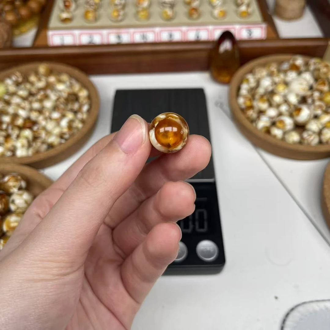 沁色蜜蜡白花圆珠一物一图尺寸14.1mm搭配手串好看9197号