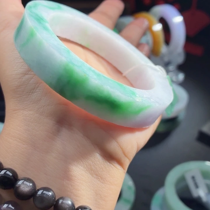 定制翡翠未镶嵌翡翠手镯