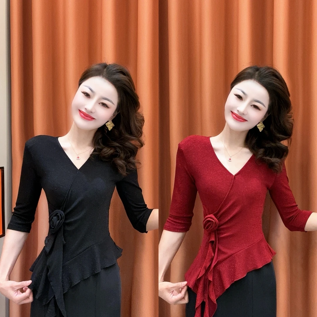 【柏芝推荐】2025夏季新款时尚不规则亮丝V领立体花朵中袖打底衫T恤