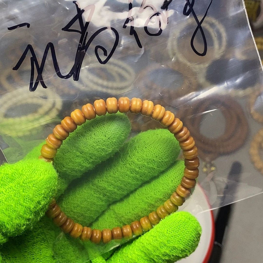 吊坠白玉菩提李**来礼尚往来