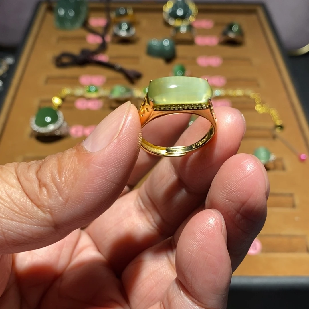 卡***尔和田玉未镶嵌戒指