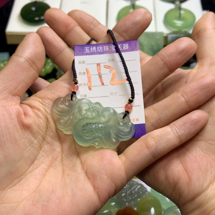 【闪购商品】蛇纹石玉未镶嵌颈饰净*