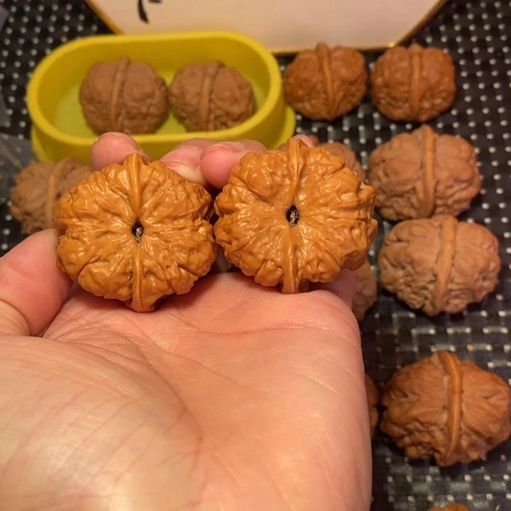 把件文玩核桃开背大腿底凹底圆