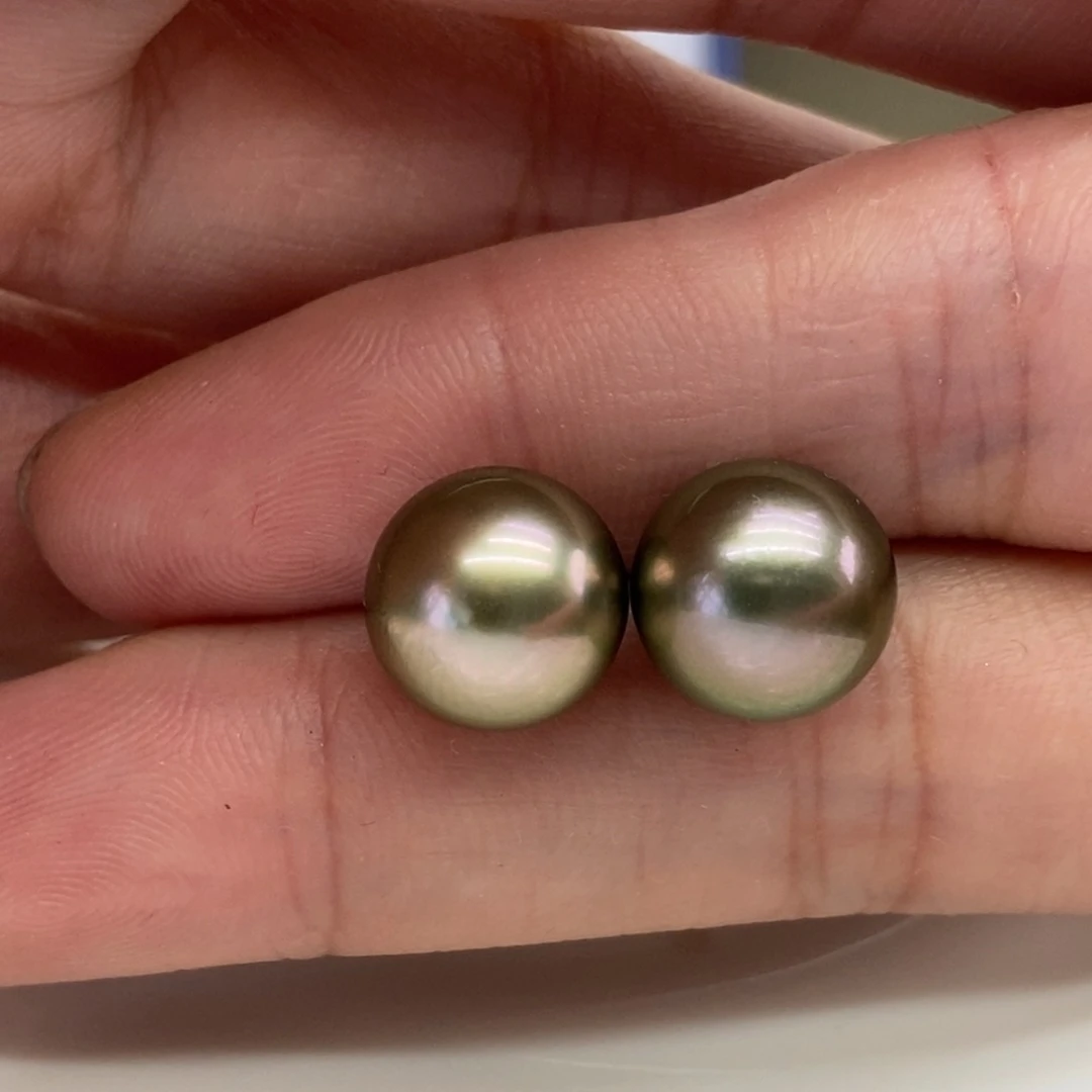 18K金镶嵌海水珍珠耳饰