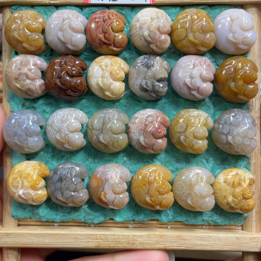 硅化玉未镶嵌颈饰月亮兔40米1个