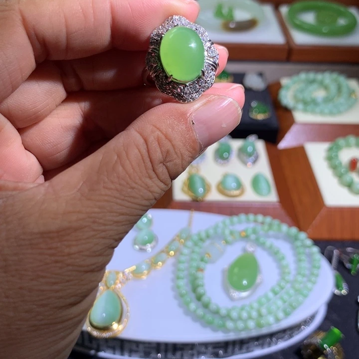 银S925镶嵌戒指和田玉（翠青玉）