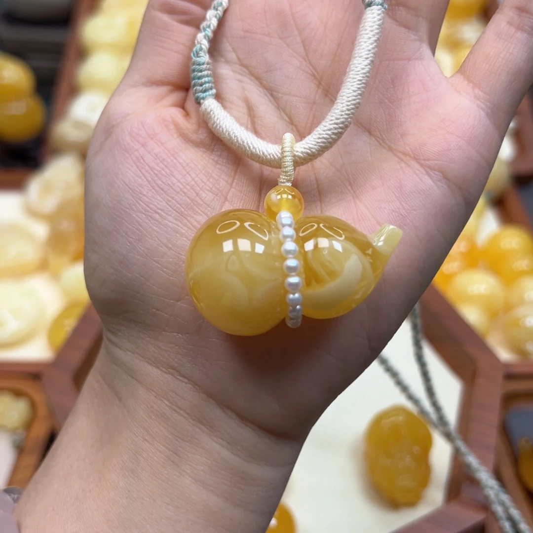 未镶嵌颈饰琥珀蜜蜡