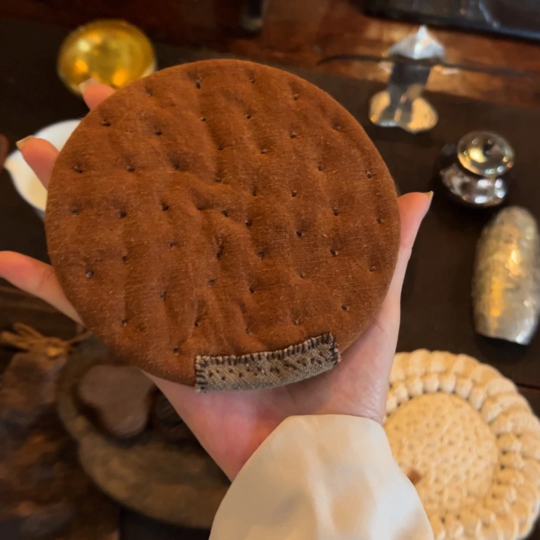 瓷片陶瓷。      陶瓷。