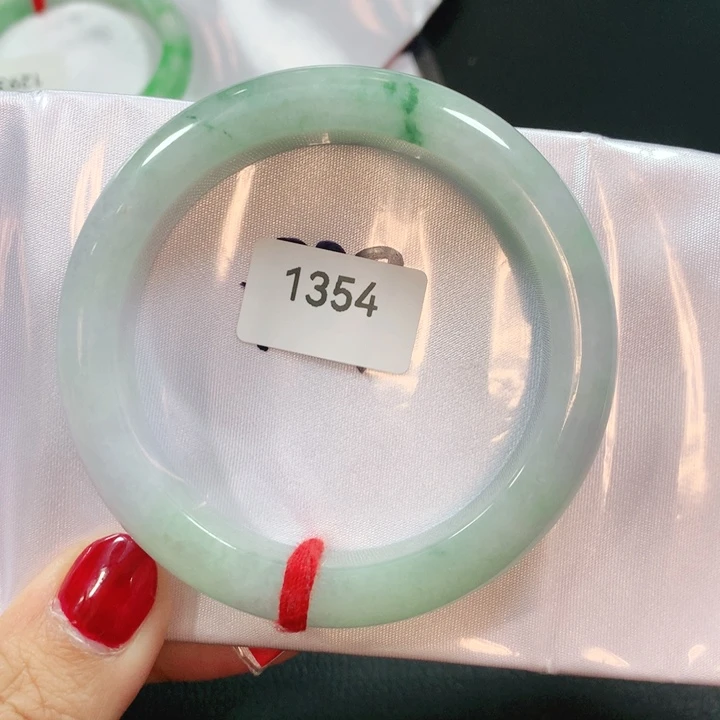 翡翠手镯未镶嵌天然翡翠手镯02