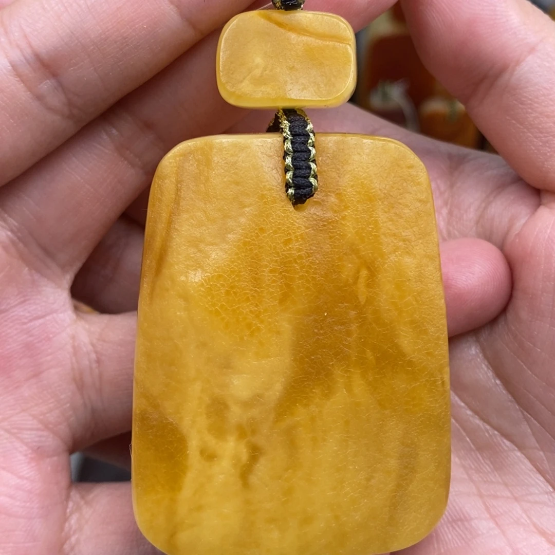 未镶嵌琥珀珠宝奇石