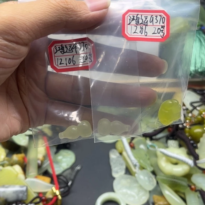 鸿***0未镶嵌蛇纹石玉手镯