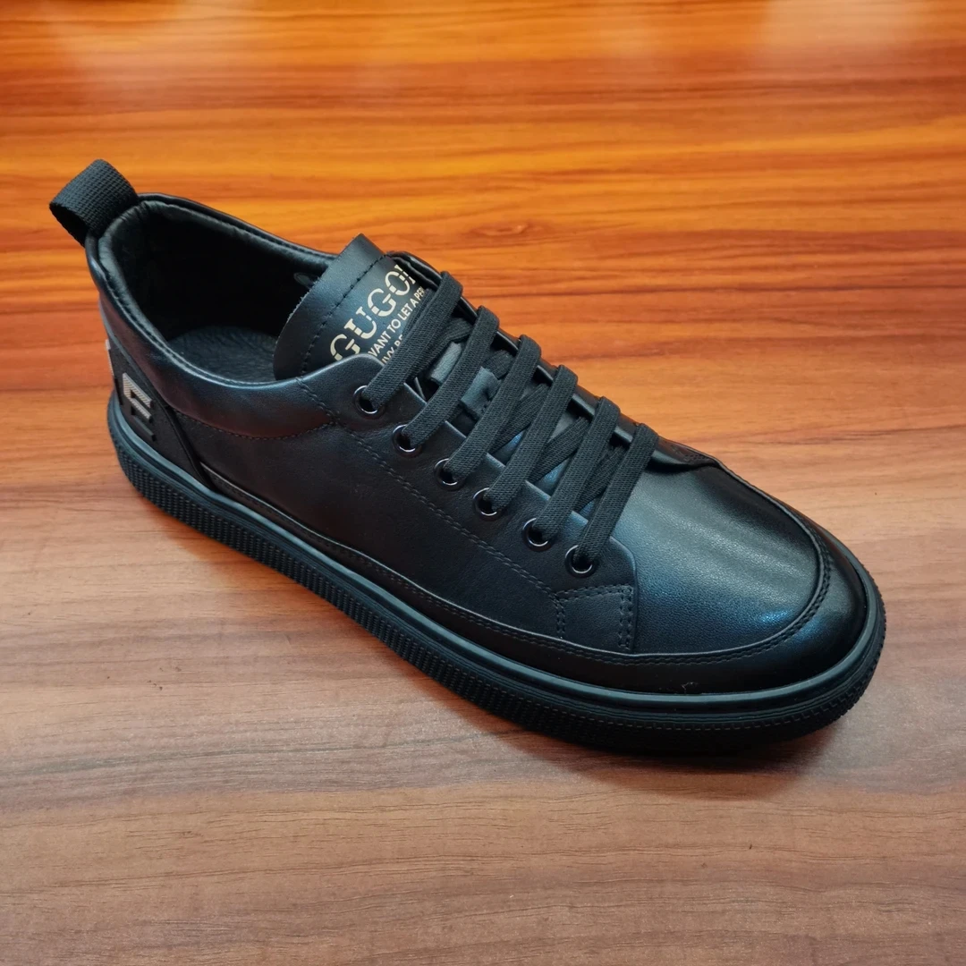 广州时尚爆款男士，休闲板鞋，头层牛皮制作（单鞋）皮鞋码下单