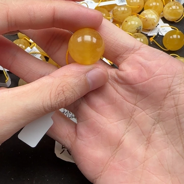 蜜蜡未镶嵌珠宝奇石