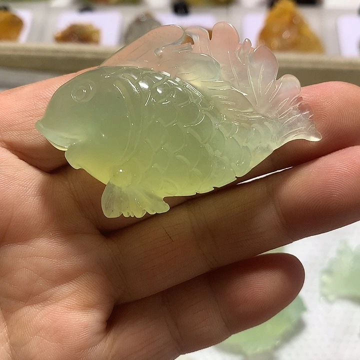 春***开蛇纹石玉未镶嵌颈饰