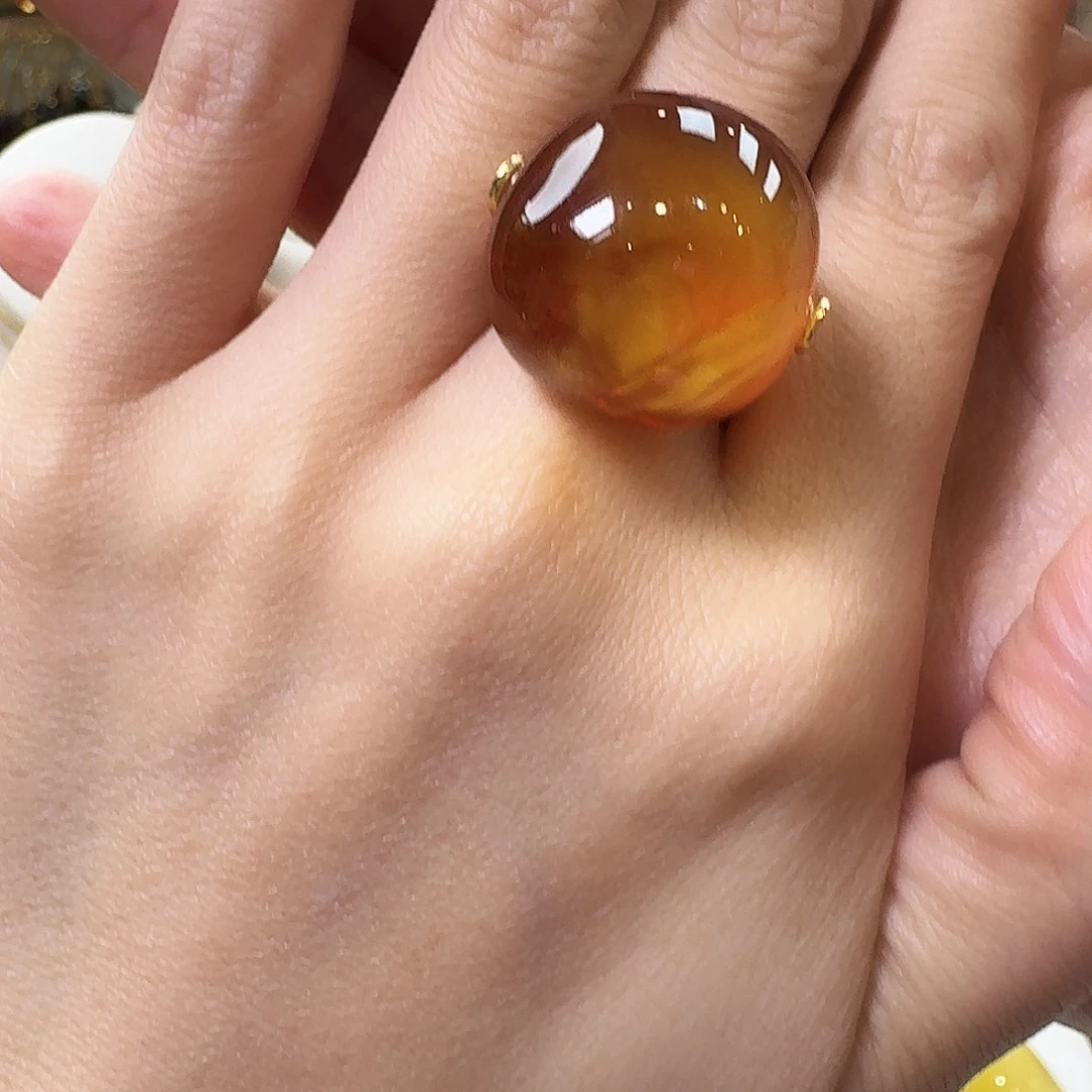 琥珀未镶嵌颈饰戒指