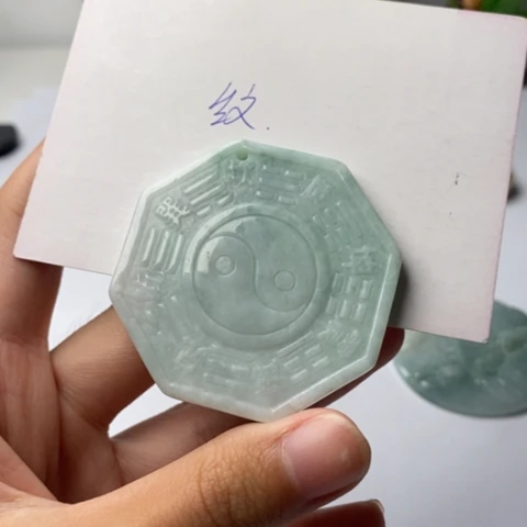 翡翠挂件未镶嵌翡翠