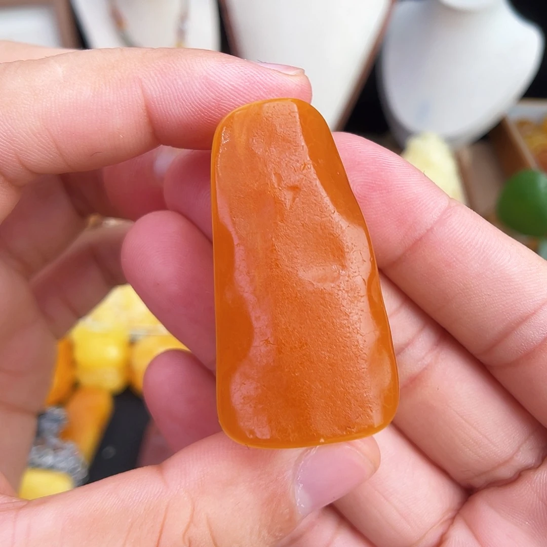 未镶嵌琥珀珠宝奇石