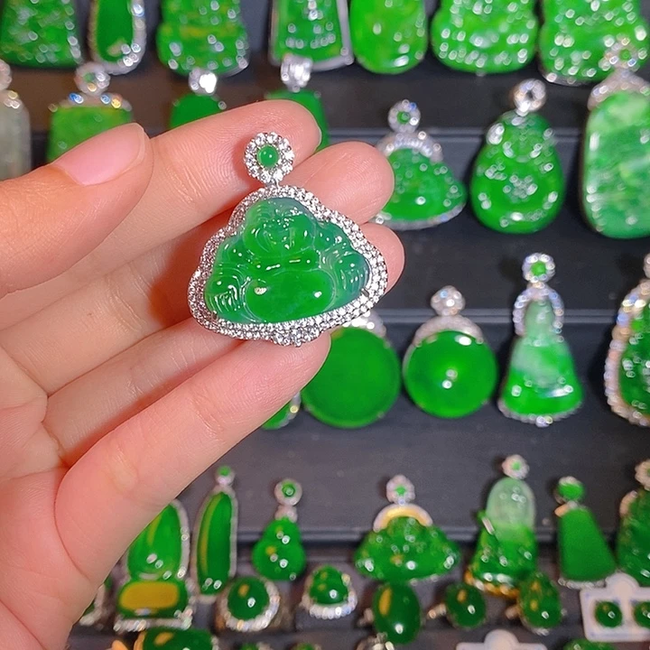 翡翠未镶嵌颈饰是