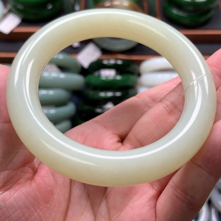【闪购商品】未镶嵌手镯和田玉