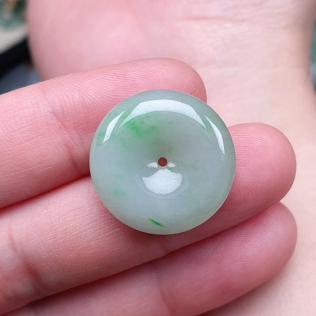 翡翠未镶嵌颈饰平安扣