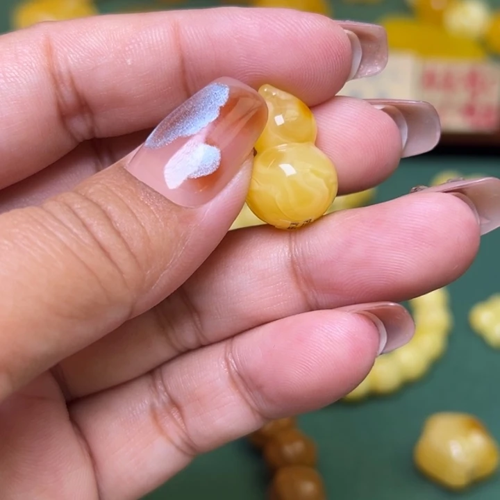 蜜蜡未镶嵌珠宝奇石