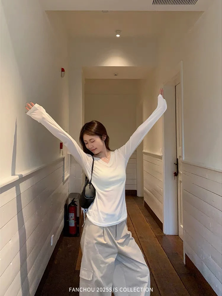 灰灰呀！82582 自在呼吸！纯色显瘦长袖防晒T恤