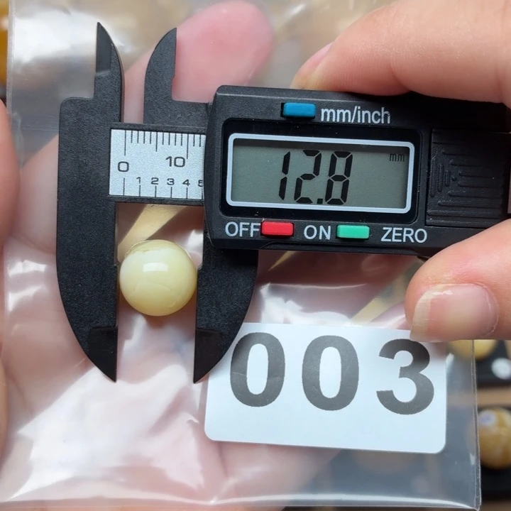 四***风未镶嵌琥珀裸石蜜蜡