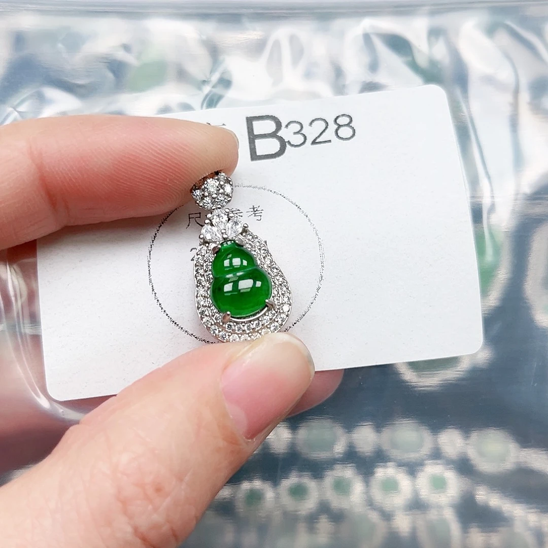 翡翠颈饰未镶嵌翡翠328