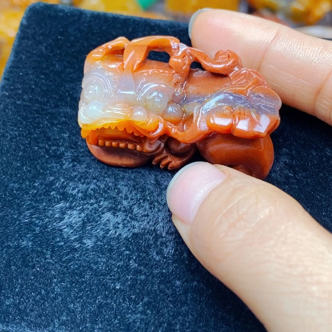 未镶嵌石英质玉（黄龙玉）颈饰