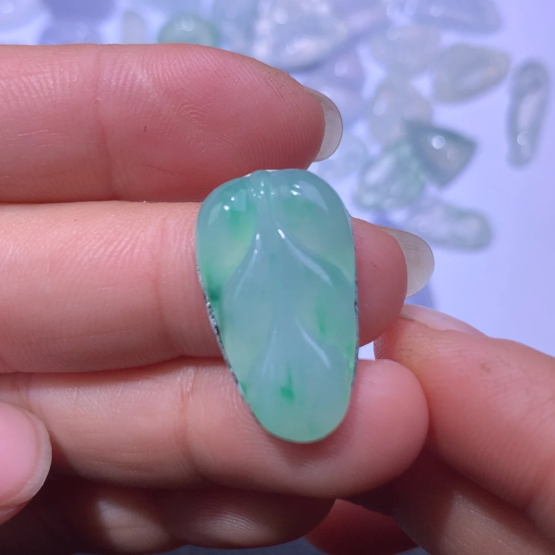 翡翠未镶嵌颈饰叶