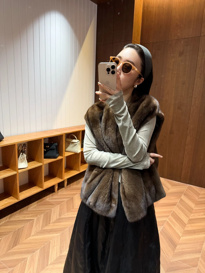 【槿禾】25年秋季新款轻奢高级感植绒设计百搭时尚上衣 YY514