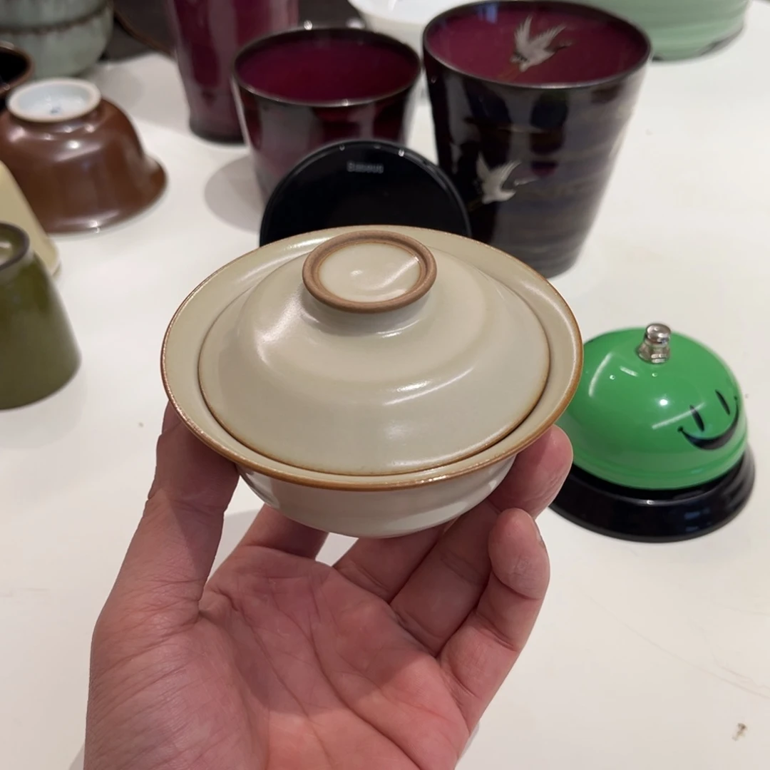 土*颜色和款式等进行详细描述及分析