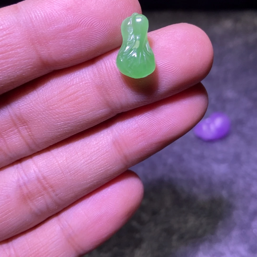 翡翠未镶嵌颈饰吊坠