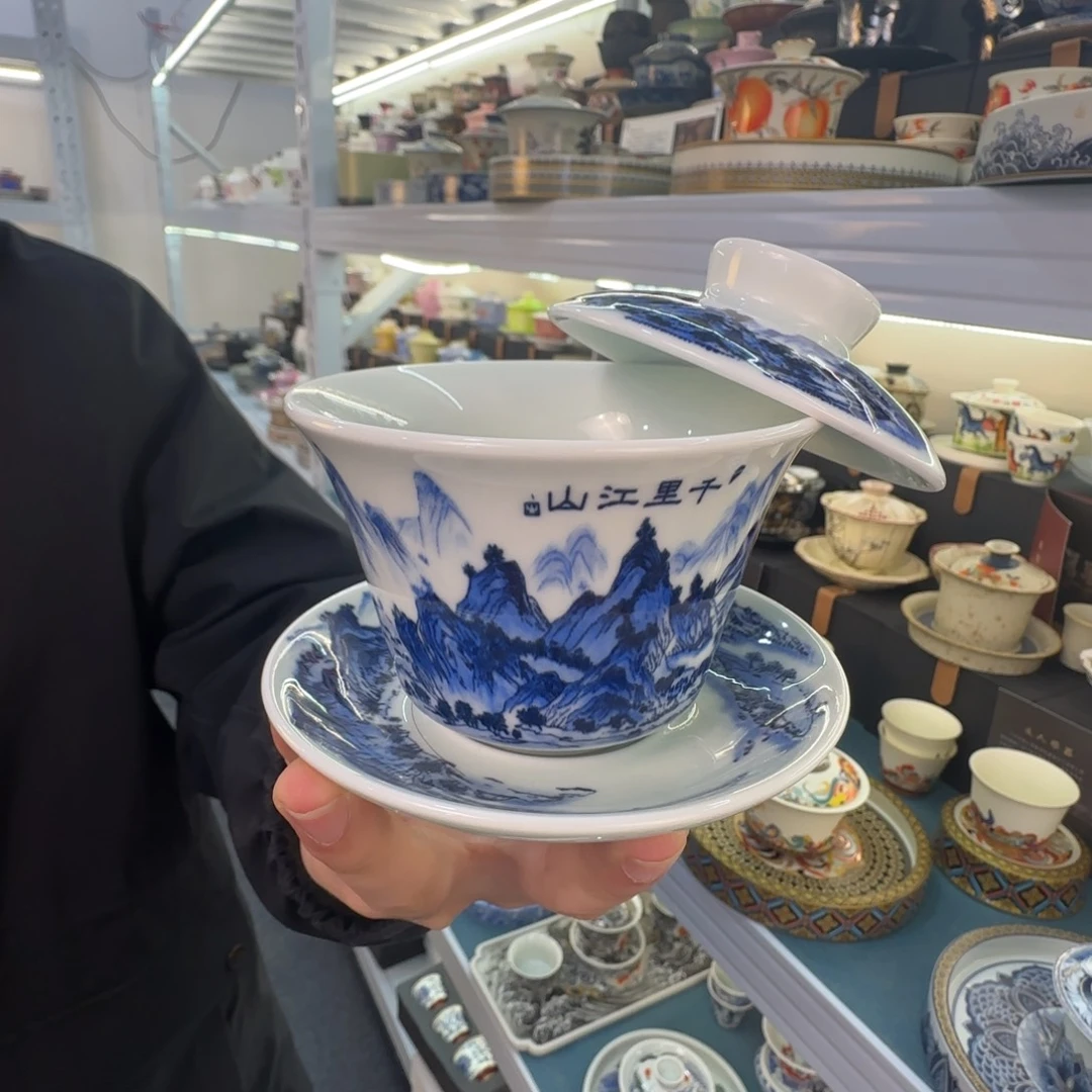 这些盖碗很漂亮我很喜欢！！