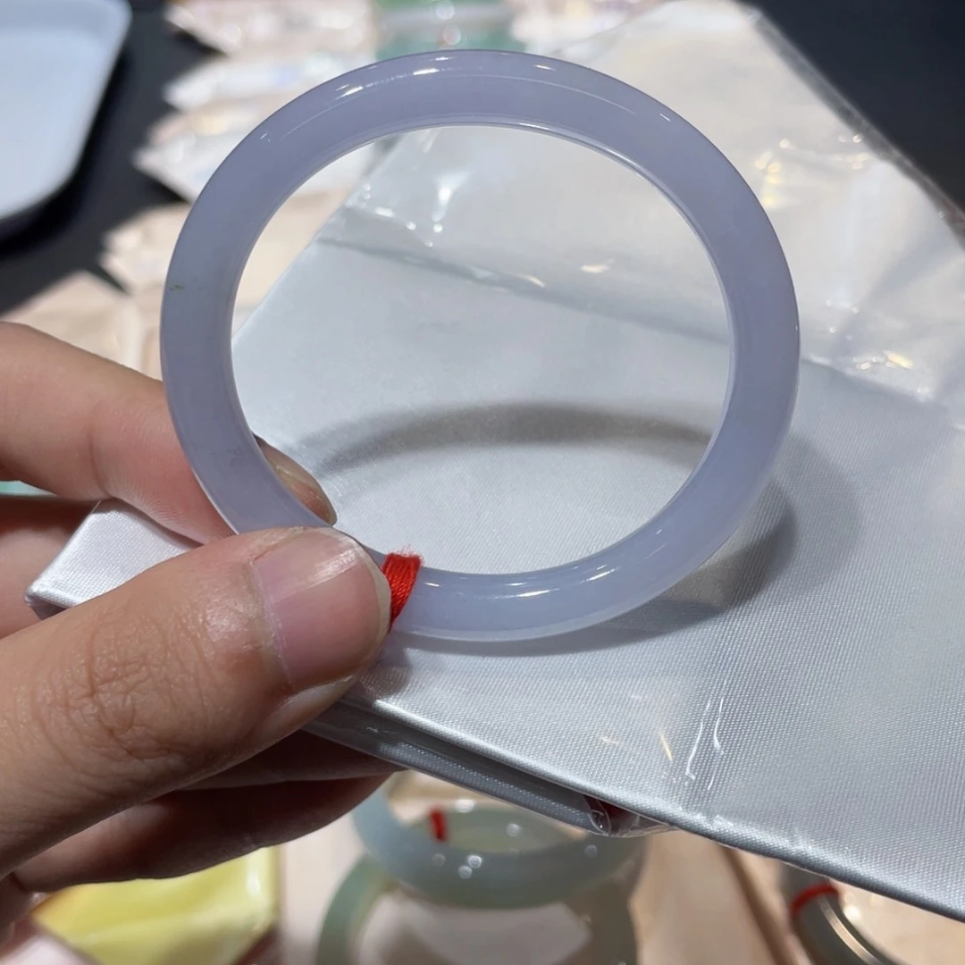 翡翠手镯未镶嵌翡翠手镯