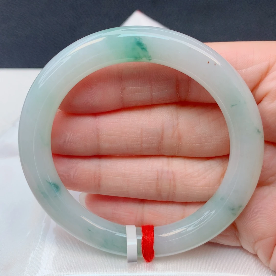 翡翠未镶嵌手镯55圆条 细糯飘绿花