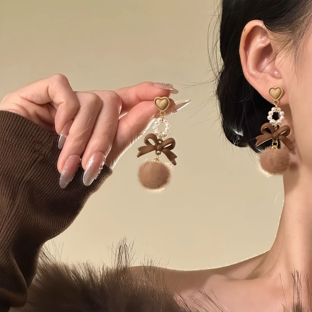 铜合金耳饰 美拉德蝴蝶结毛绒耳环女甜美气质高级感秋冬百搭耳饰