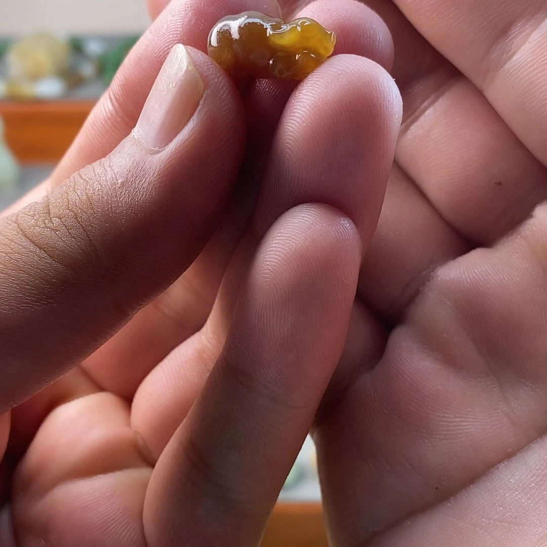 和田玉未镶嵌颈饰一**物