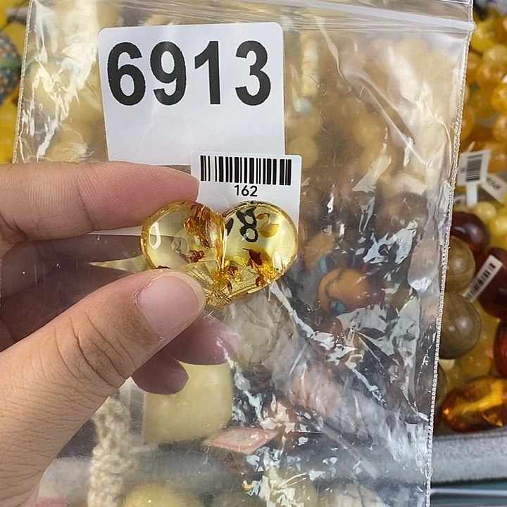 蜜蜡未镶嵌珠宝奇石