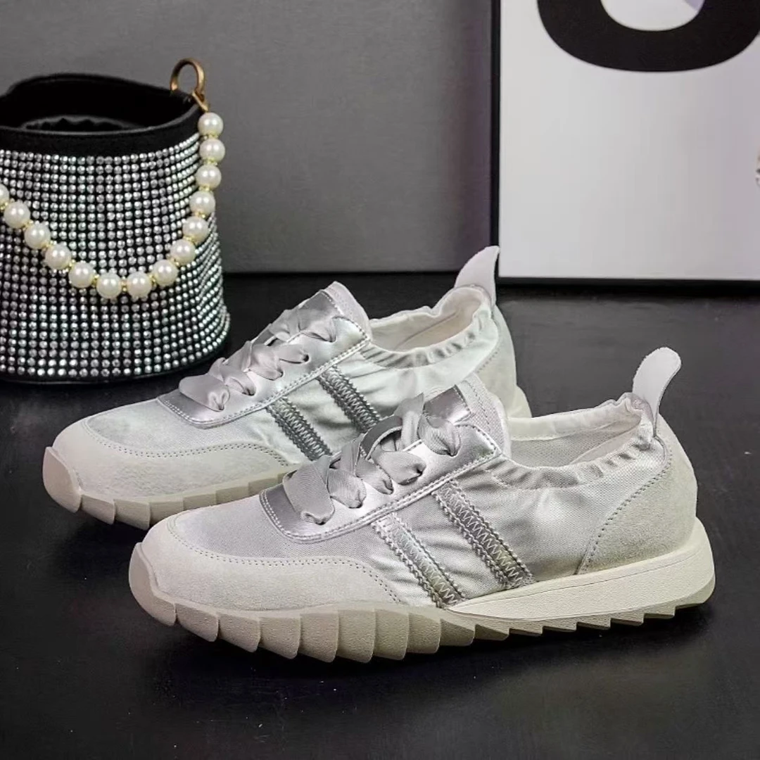 休闲鞋增高单鞋小白鞋休闲德训鞋板鞋内增高厚底透气女鞋W1