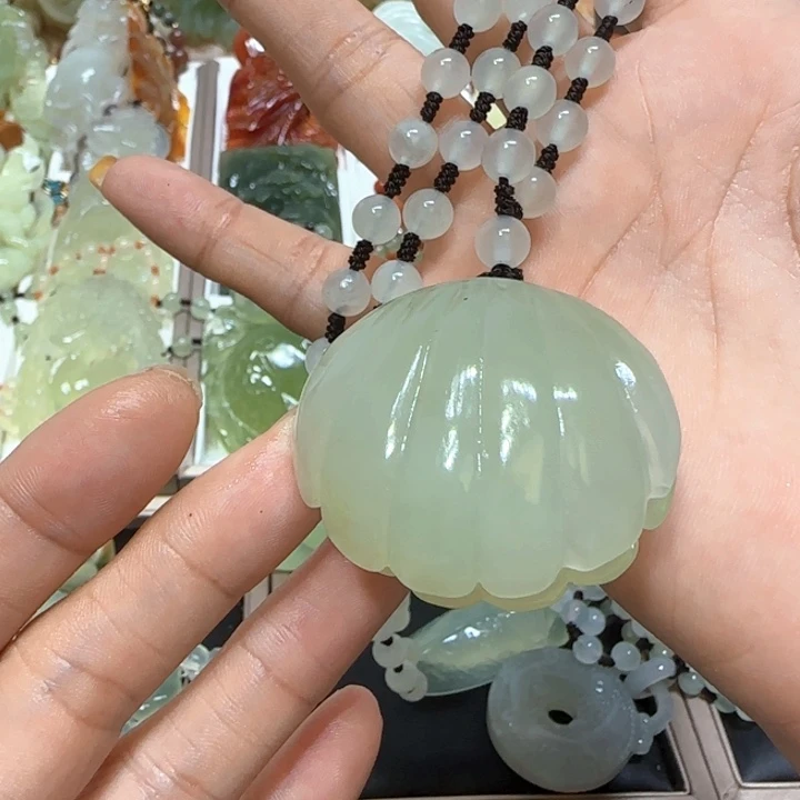 蛇纹石玉未镶嵌吊坠