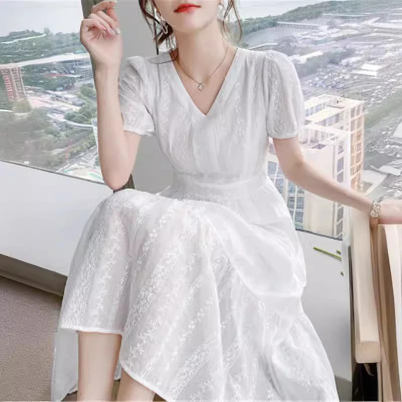 2025夏新品法式长裙子新款气质V领修身显瘦很仙的连衣裙