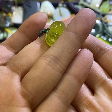 岫玉未镶嵌戒指一个