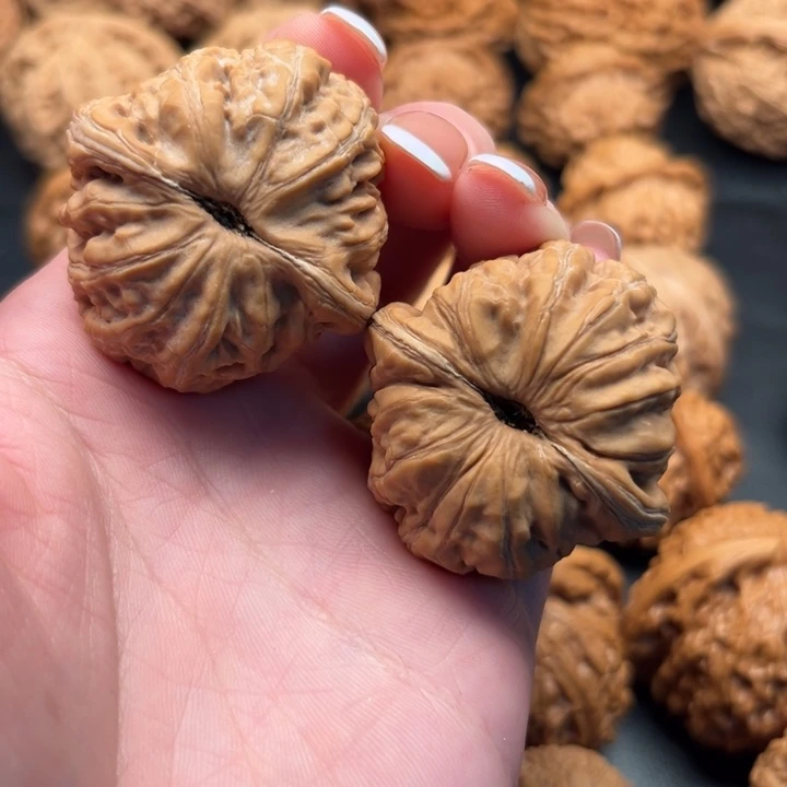 文玩核桃吊坠池***鱼1905元宝