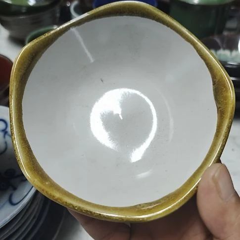 瓷片瓷片，各种摆件，均有瑕疵。沙锅！